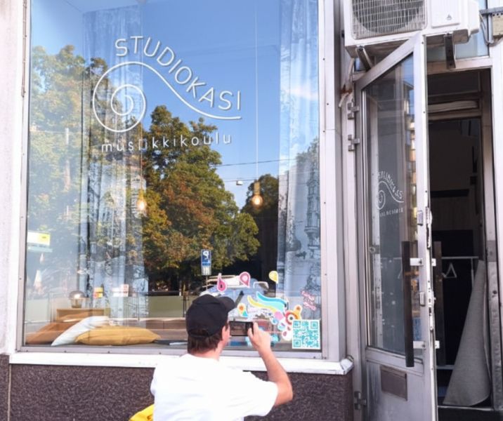 studio casi ikkunatarran asennus