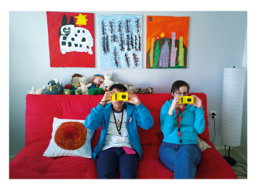 4BT med vingar project, members using their phones